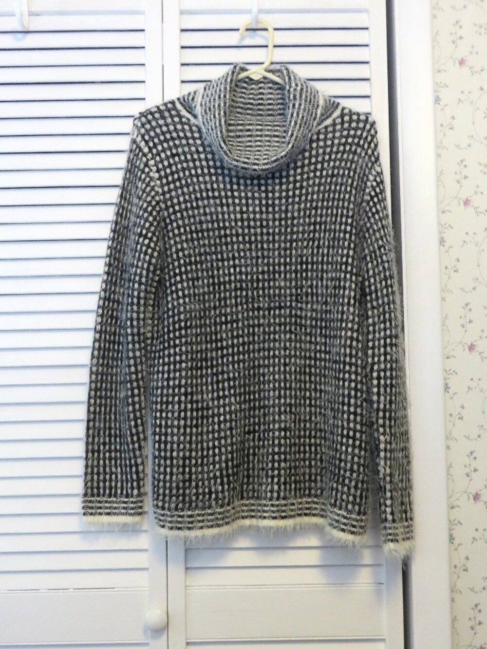 GNW Black and White Fuzzy Long Sleeve Turtleneck Sweater 1X